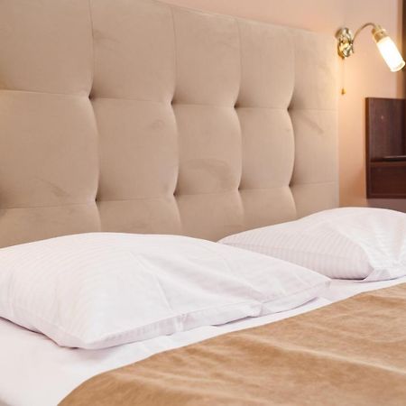 Hotel 18 Львов Экстерьер фото