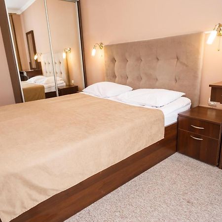 Hotel 18 Львов Экстерьер фото
