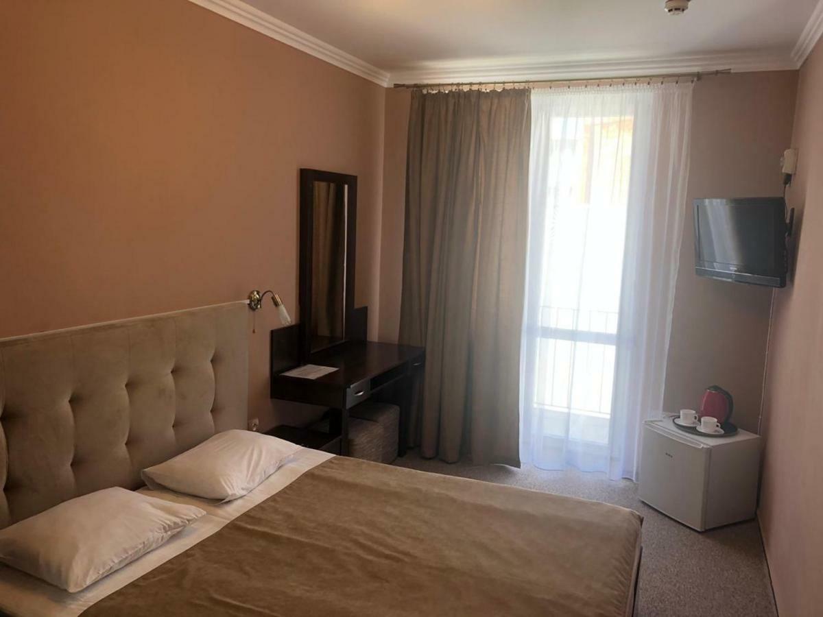 Hotel 18 Львов Экстерьер фото