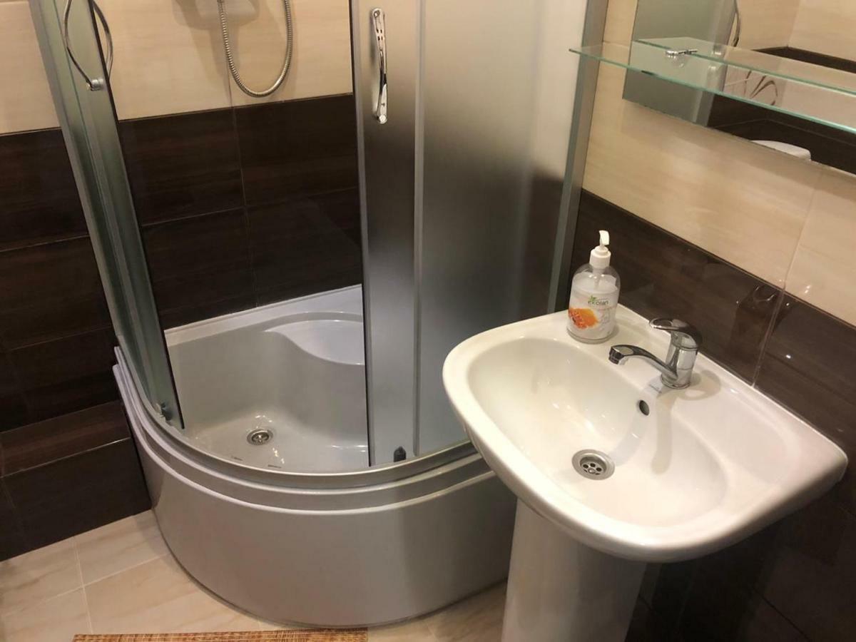 Hotel 18 Львов Экстерьер фото
