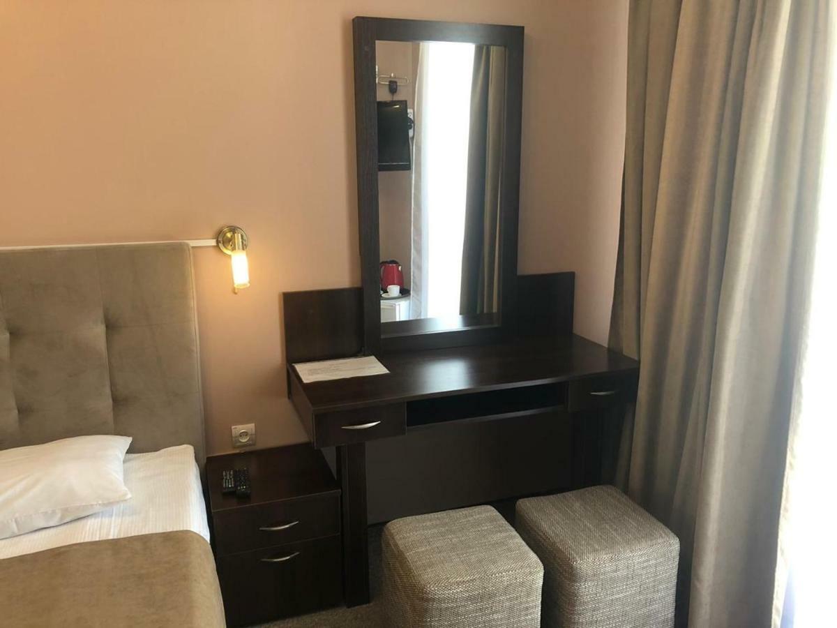 Hotel 18 Львов Экстерьер фото