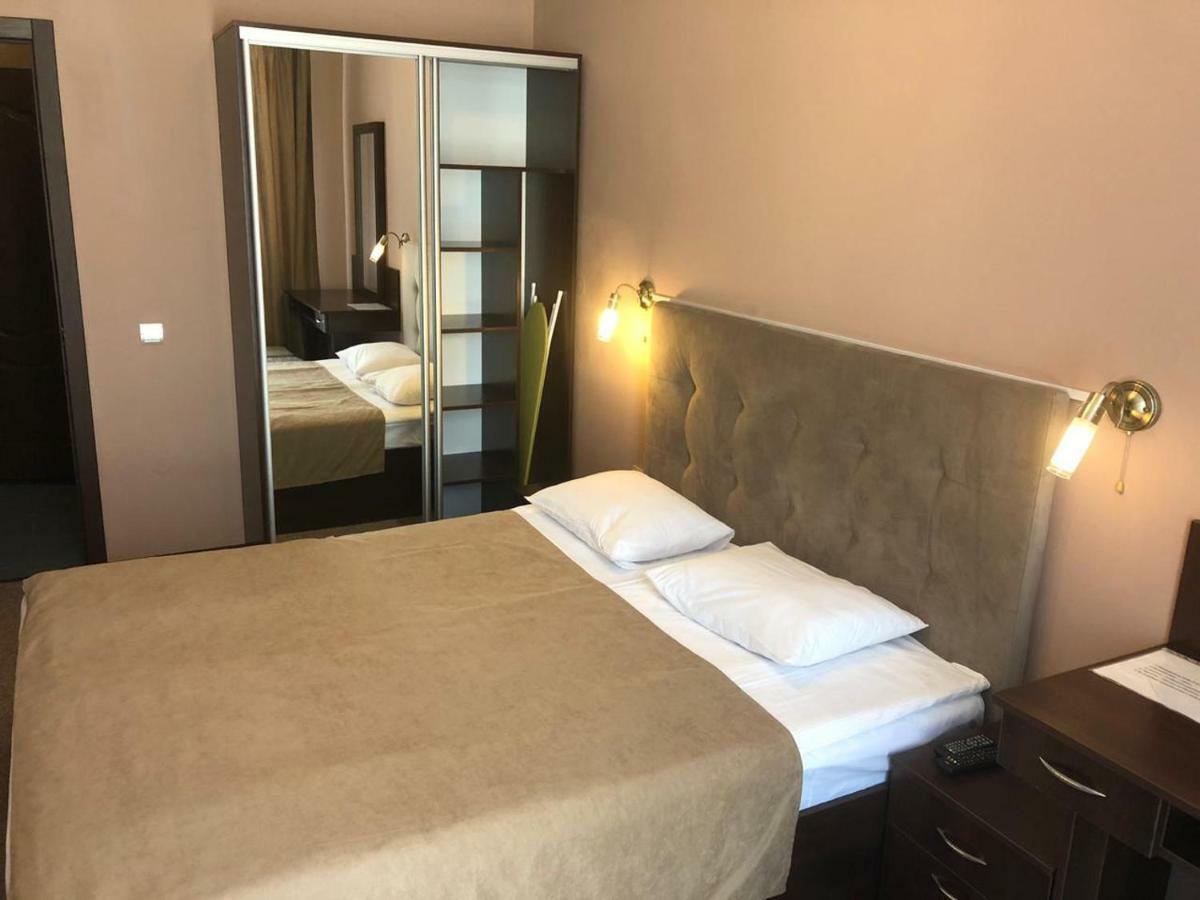 Hotel 18 Львов Экстерьер фото
